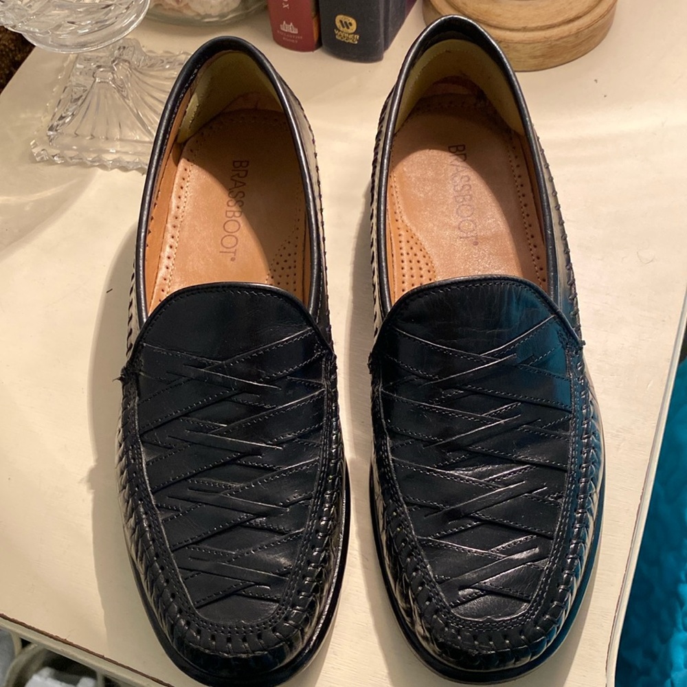 Brassboot loafers in excellent shape.  Black size 8.5 handmade.  No damage